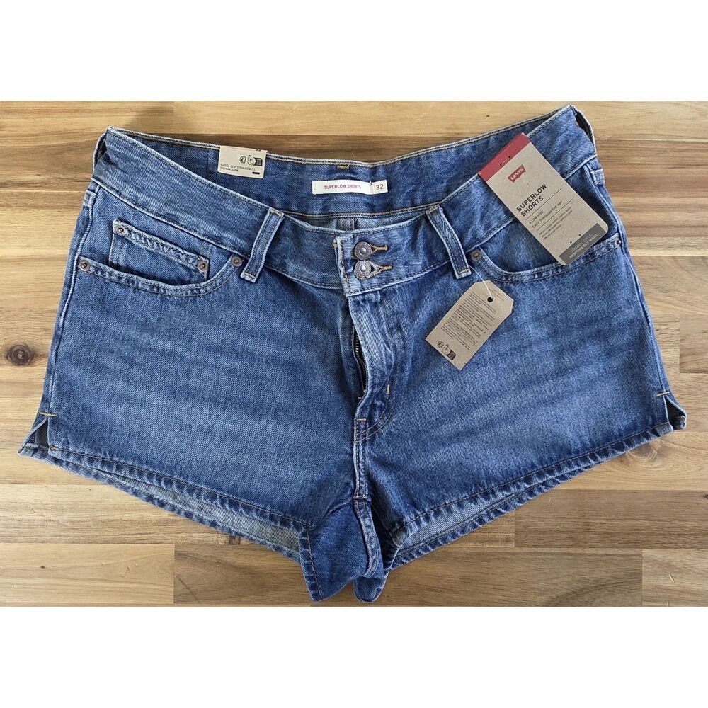 NWT Levi's Superlow Denim Shorts - Size 32